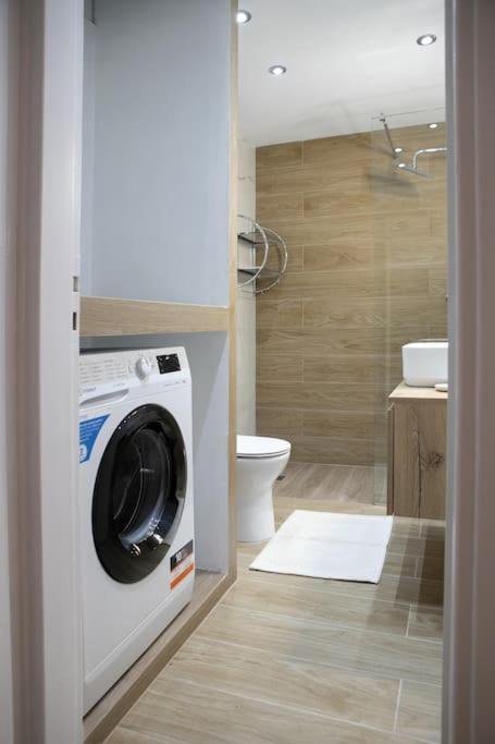 Stylish And Comfortable Apartment Atene Esterno foto